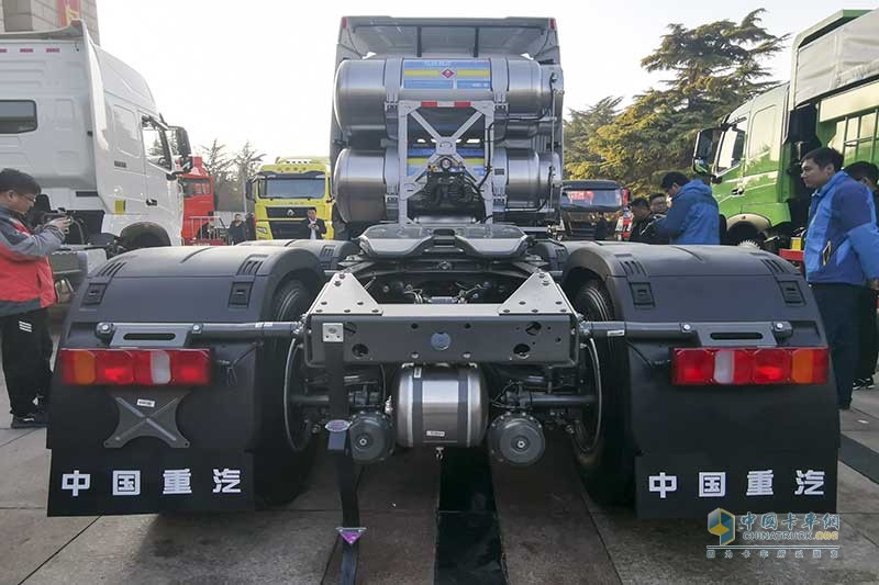 中國(guó)重汽 豪瀚 N7G 480馬力 6×4 天然氣 牽引車(chē)