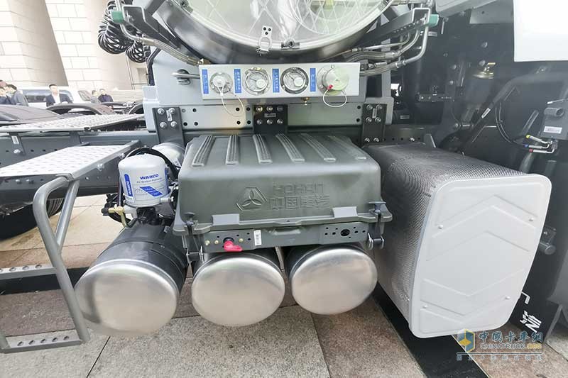 中國(guó)重汽 豪瀚 N7G 480馬力 6×4 天然氣 牽引車(chē)