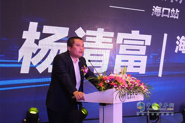 福田祥菱受到海南省物流協(xié)會(huì)執(zhí)行會(huì)長(zhǎng)楊清富先生的肯定