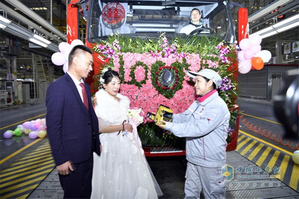 東風員工為新人送上祝福