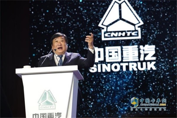 譚旭光董事長(zhǎng)談到要把中國(guó)重汽汕德卡高端客戶群做的更加廣泛