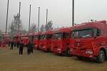 西南再現(xiàn)“中國紅”! 聯(lián)合卡車22臺LNG牽引車交付綿陽客戶
