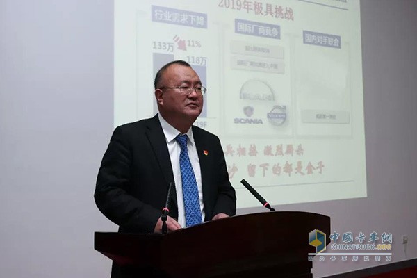 解放事業(yè)本部常務(wù)副本部長、黨委副書記，解放公司總經(jīng)理、黨委副書記朱啟昕