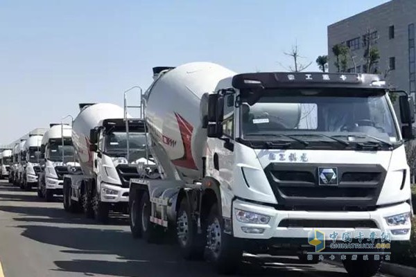 天然氣混凝土攪拌運(yùn)輸車批量發(fā)車儀式