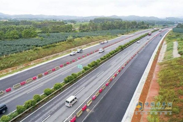 1月10日起寧?kù)o高速公路天南大收費(fèi)站開通運(yùn)營(yíng)（圖片源于網(wǎng)絡(luò)）