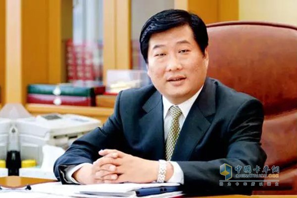 濰柴集團(tuán)董事長(zhǎng)、中國(guó)內(nèi)燃機(jī)工業(yè)協(xié)會(huì)名譽(yù)會(huì)長(zhǎng)---譚旭光