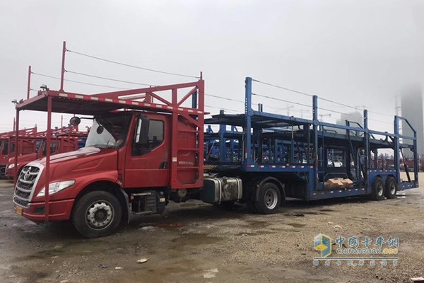 乘龍T5轎運車