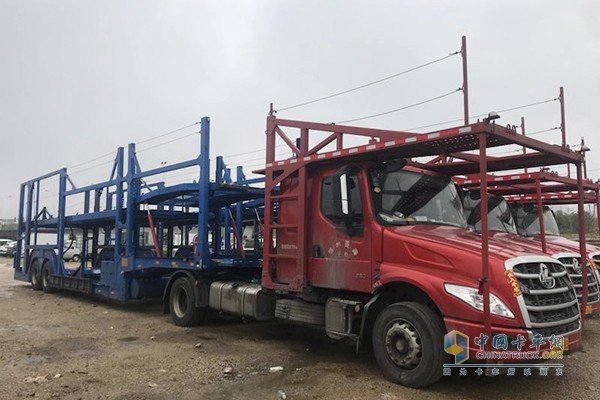 乘龍T5轎運車