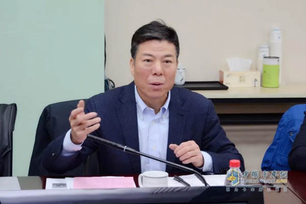 法士特集團黨委書記、董事長嚴鑒鉑