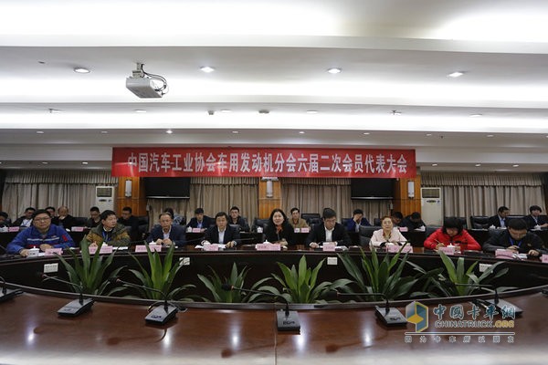 中國(guó)汽車工業(yè)協(xié)會(huì)車用發(fā)動(dòng)機(jī)分會(huì)六屆二次理事會(huì)暨六屆二次會(huì)員代表大會(huì)在玉林召開