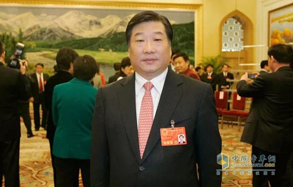 全國(guó)人大代表，山東重工集團(tuán)黨委書(shū)記、董事長(zhǎng)譚旭光