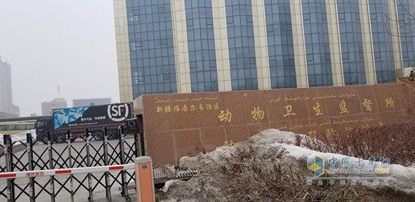 一宿之后，疫苗車終于提前抵達(dá)目的地