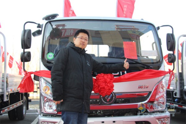長春東北亞物流的車隊負(fù)責(zé)人劉忠宇點贊福田奧鈴