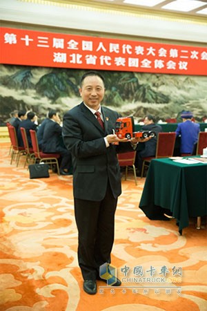 全國人大代表、東風(fēng)商用車有限公司車輛工廠調(diào)檢一車間班長王建清
