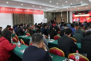 搭載康明斯動(dòng)力 解放輕卡中原搭臺(tái)領(lǐng)唱城配物流