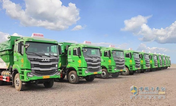 30臺(tái)格爾發(fā)A5W 6×4天然氣自卸渣土車
