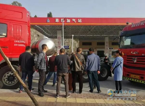 參會客戶參觀及體驗聯(lián)合卡車