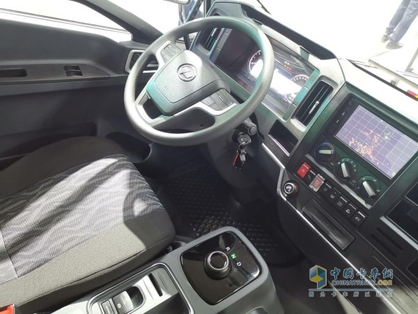 上汽躍進EC500i內(nèi)飾