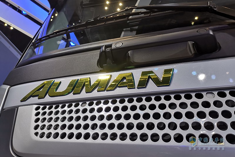 福田戴姆勒 歐曼EST-A 2019款 國六暢行版 560馬力 6×4 牽引車