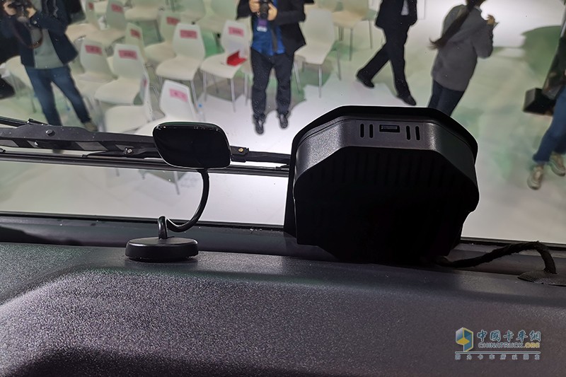 福田戴姆勒 歐曼EST-A 2019款 國六暢行版 560馬力 6×4 牽引車