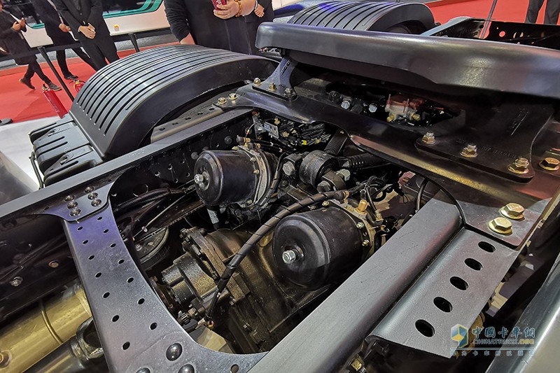 福田戴姆勒 歐曼EST-A 2019款 國六暢行版 560馬力 6×4 牽引車