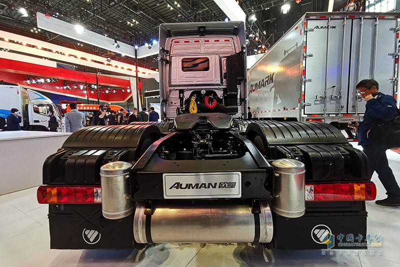 福田戴姆勒 歐曼EST-A 2019款 國六暢行版 560馬力 6×4 牽引車