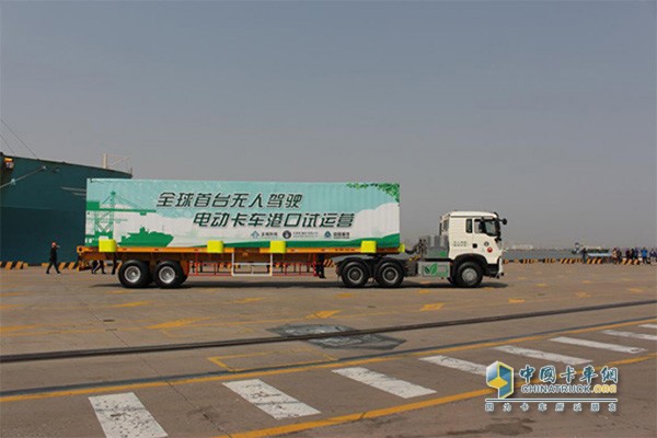 全球首臺L4級無人駕駛電動卡車