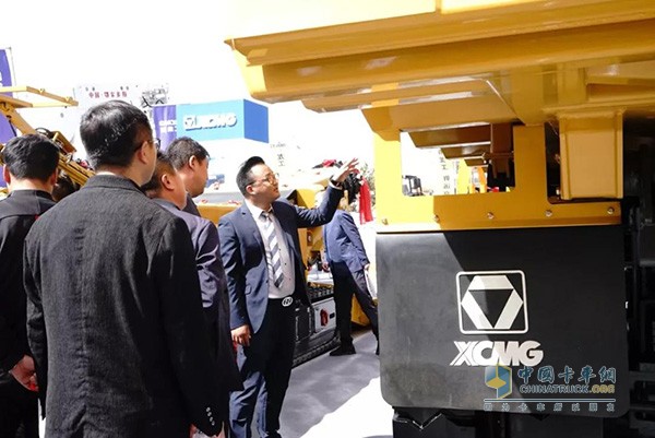 徐工重卡非公路寬體自卸車(chē)主XG90現(xiàn)場(chǎng)講解
