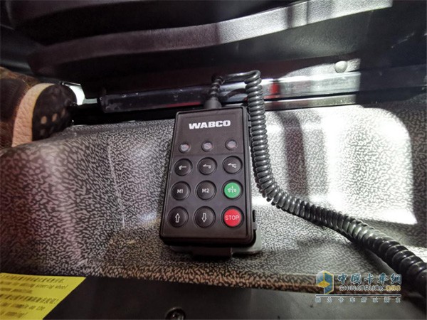 WABCO的 ECAS控制系統(tǒng)，前后氣囊高度可調(diào)