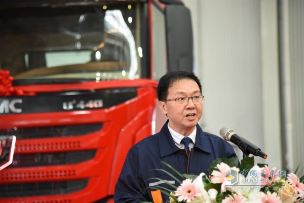 集瑞聯合重工有限公司總經理助理兼營銷公司常務副總經理胡良夠致辭