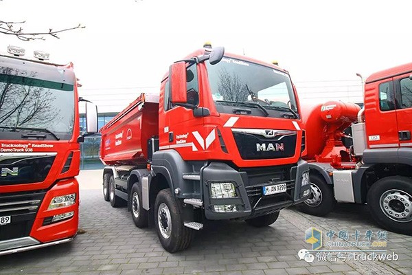 8x8驅(qū)動(dòng)的TGS自卸車(chē)