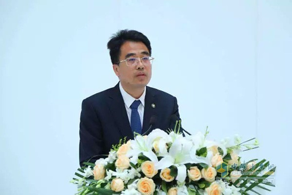 福田汽車副總經(jīng)理、福田戴姆勒?qǐng)?zhí)行副總裁張偉介紹“合約車”項(xiàng)目