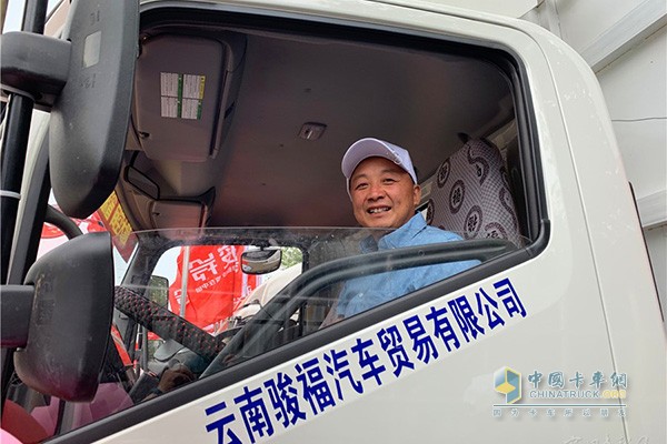 現(xiàn)場(chǎng)試駕的客戶