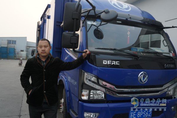 漆師傅與愛(ài)車東風(fēng)多利卡