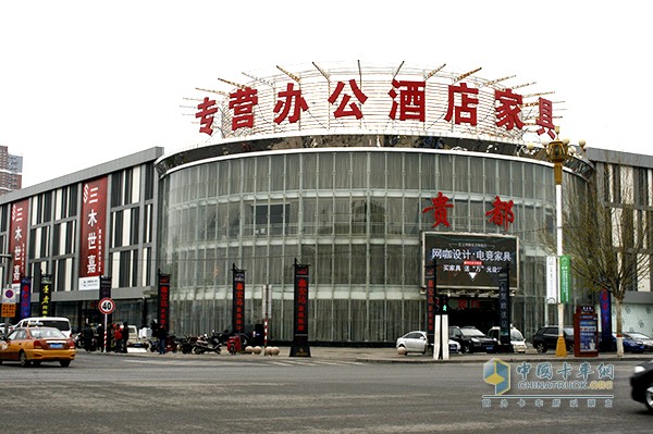 李學(xué)軍的“鶴峰家私”賣場(chǎng)位于香河的貴都家具城
