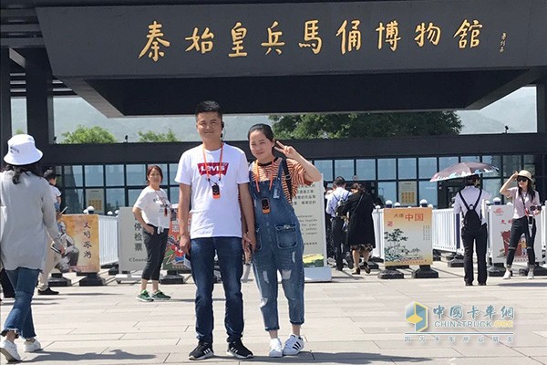 張成信、董佳莉夫婦感謝陜汽重卡