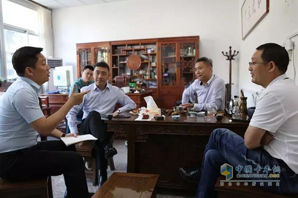 F事業(yè)部炳峰岐與大家交流車(chē)聯(lián)網(wǎng)系統(tǒng)
