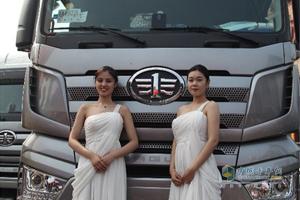 豪車、靚妹、川劇匯聚濟南 一汽解放大篷車轉(zhuǎn)戰(zhàn)“泉城” 
