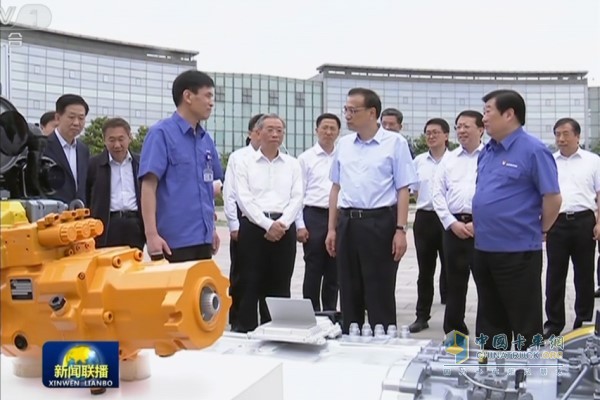李克強總理到山東考察我國裝備制造業(yè)的領軍企業(yè)-濰柴