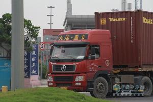 全新戰(zhàn)場如何“拼”？從龍穴島偶遇大運港口牽引車說開去……