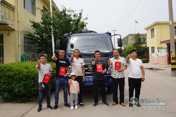 時(shí)代村--峽溝村的用戶們紛紛為時(shí)代汽車、為祖國(guó)比心
