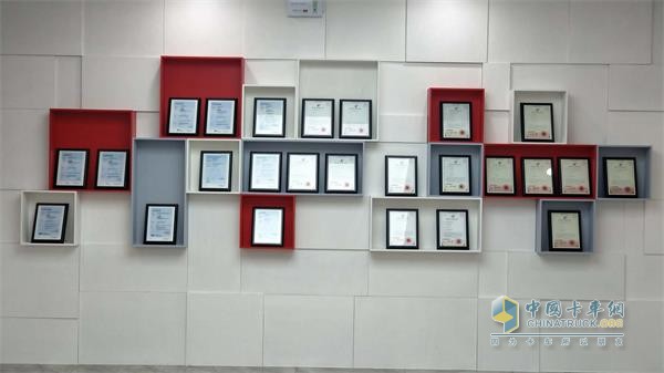 東風康明斯各項專利展示