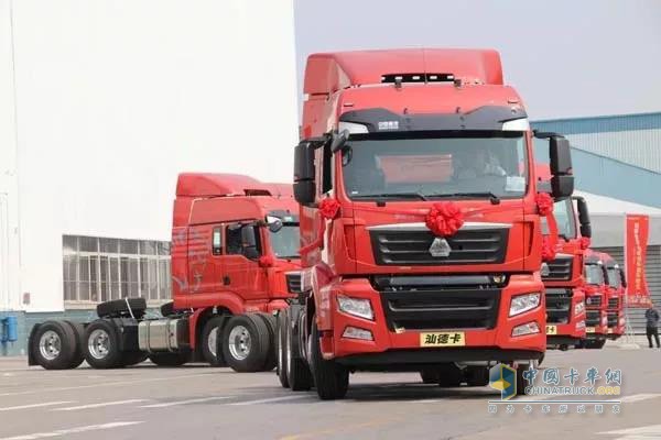 汕德卡危化品運(yùn)輸車