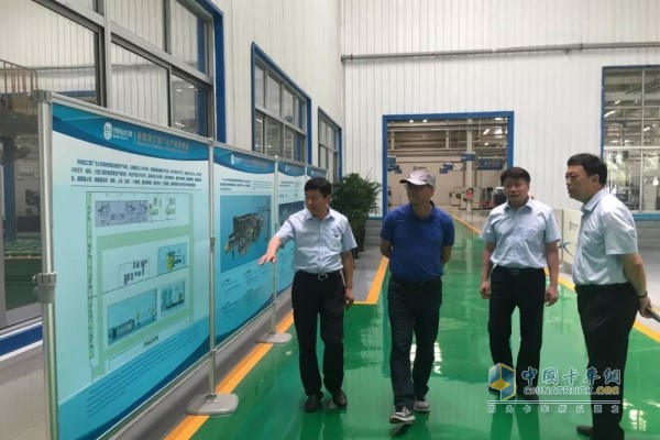 陪同參觀了企業(yè)文化展廳和機四廠車間。