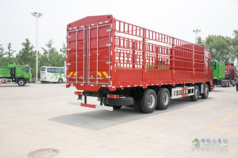 福田戴姆勒 歐曼GTL 6系重卡 360馬力 8×4 載貨車(chē)