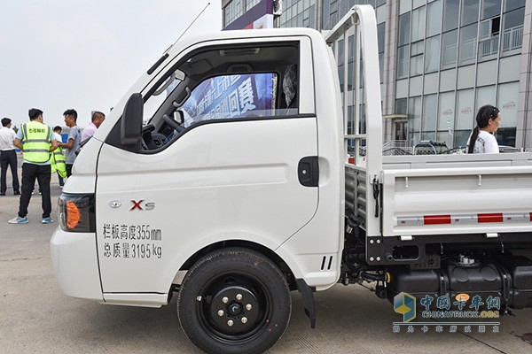 江淮X5轎卡車身防撞做了6處加強(qiáng)筋
