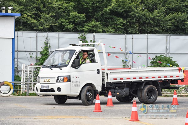 X5轎卡貨箱地臺(tái)0.745米離地距離