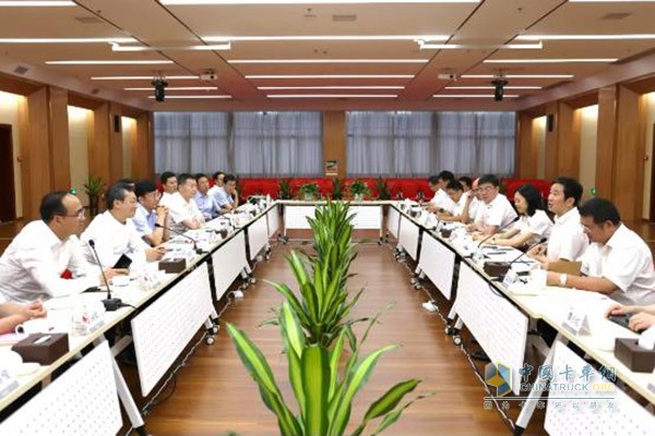 福田、玉柴雙方進(jìn)行會議