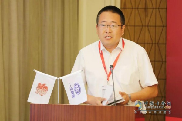 秘書長謝濤宣讀《一汽解放鷹雄匯理事會(huì)章程》