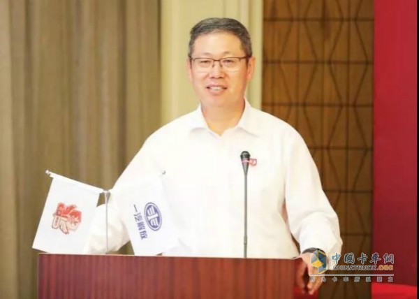 一汽集團(tuán)總經(jīng)理助理、一汽解放董事長、黨委書記胡漢杰作重要講話